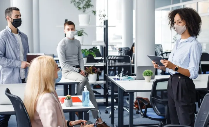 مقایسه زندگی کارمندی در ایران و کانادا از نگاه کاربران